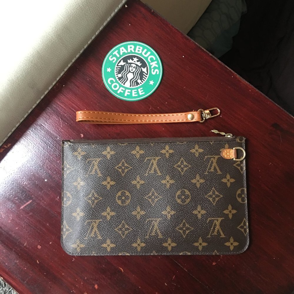 Authentic Louis Vuitton Neverfull GM Clutch Pivione - Picture 2 of 9